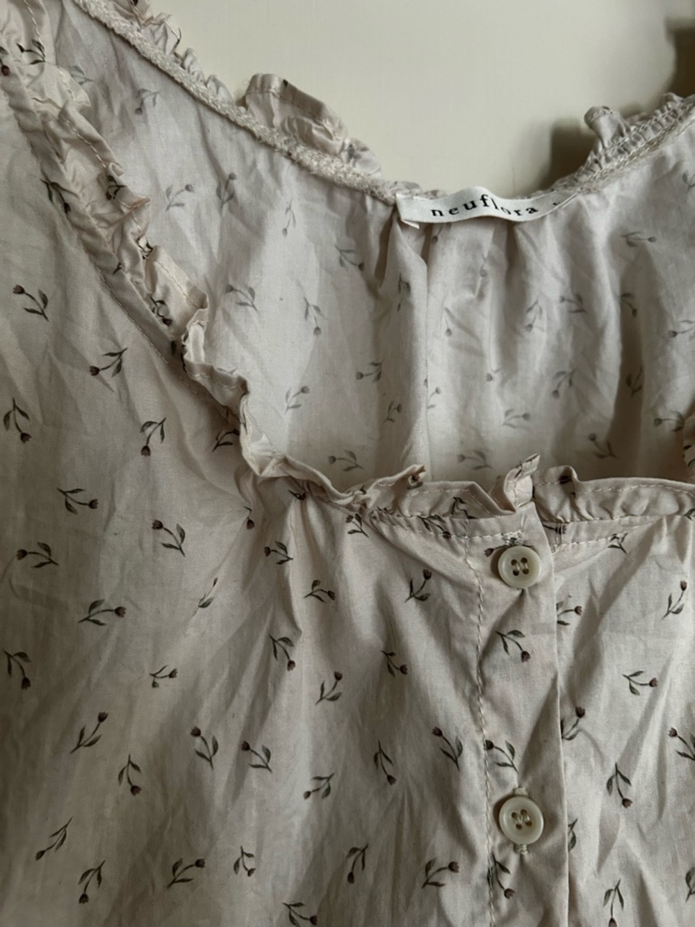 Cream Ruffled Button-Front Crop Tank - Picture 4 of 4